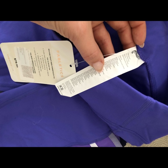 NWT fabletics retro leggings! Sold out!! Purple with mesh phone pockets , xs - Picture 6 of 7